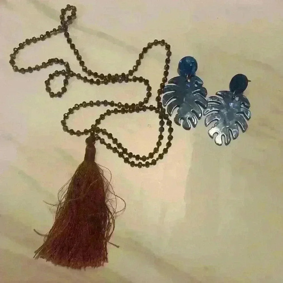 Necklace and earring set - Picture 1 of 4